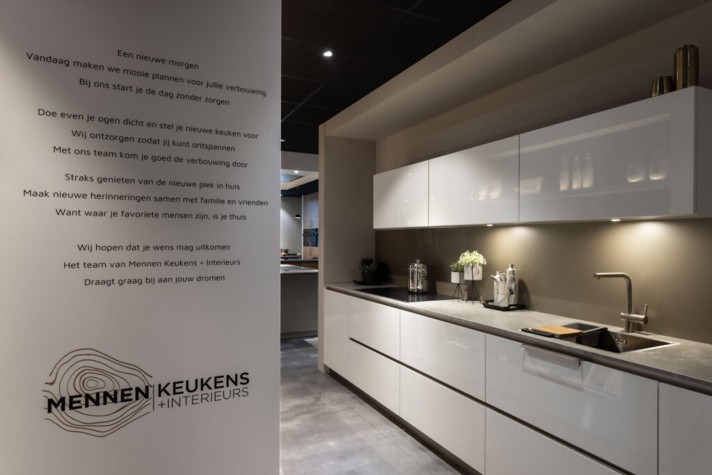 Gedicht en hoogglans showroomkeuken Milano Mennen Keukens + Interieurs