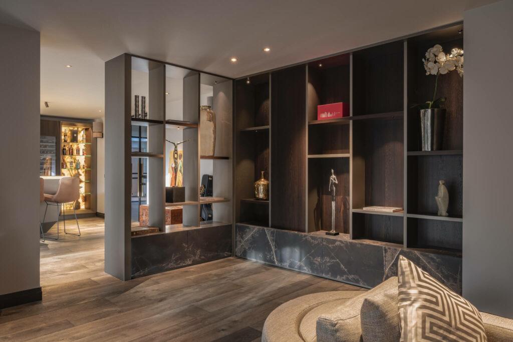 Bibliotheek interieur bij Eric Kant met Mereno Milano front en Gerookt eiken kleur, Kantoor