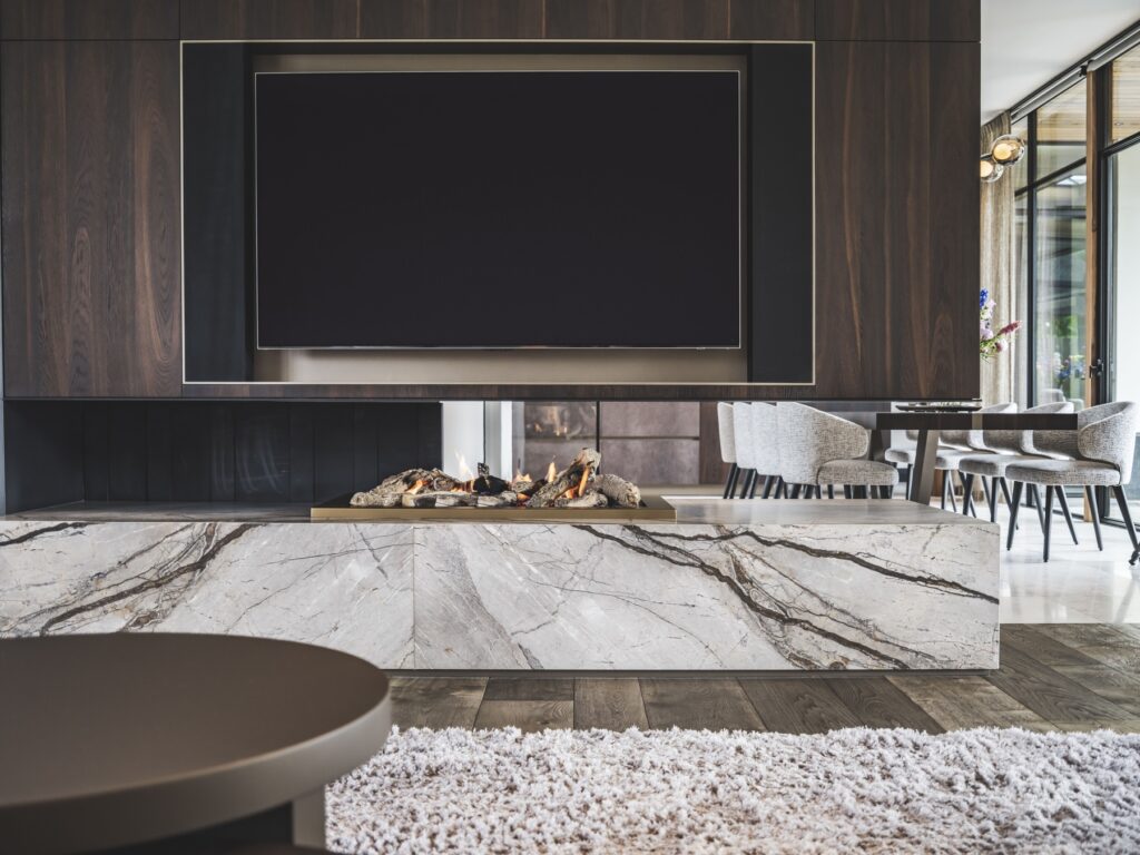 Woonkamer interieur bij Eric Kant met Mereno Milano front en Gerookt eiken kleur
