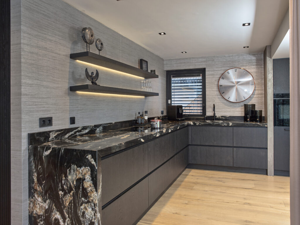 Mereno Milano keuken met Seregno kasten in woonkamer