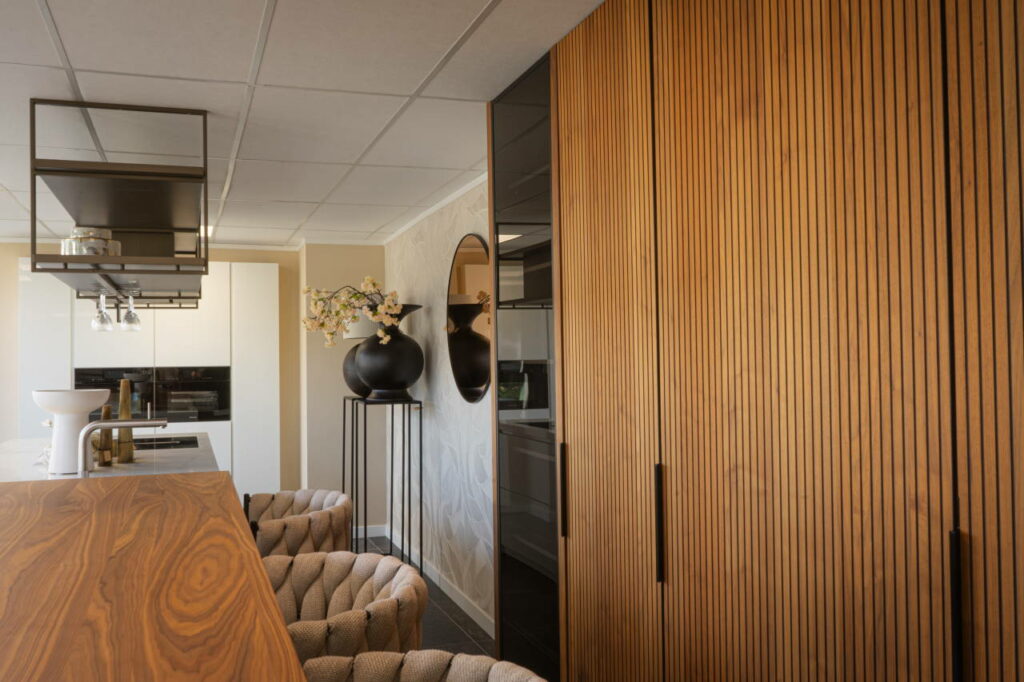 Stijlvolle keuken met Mereno Seregno front en Notenfineer kleur