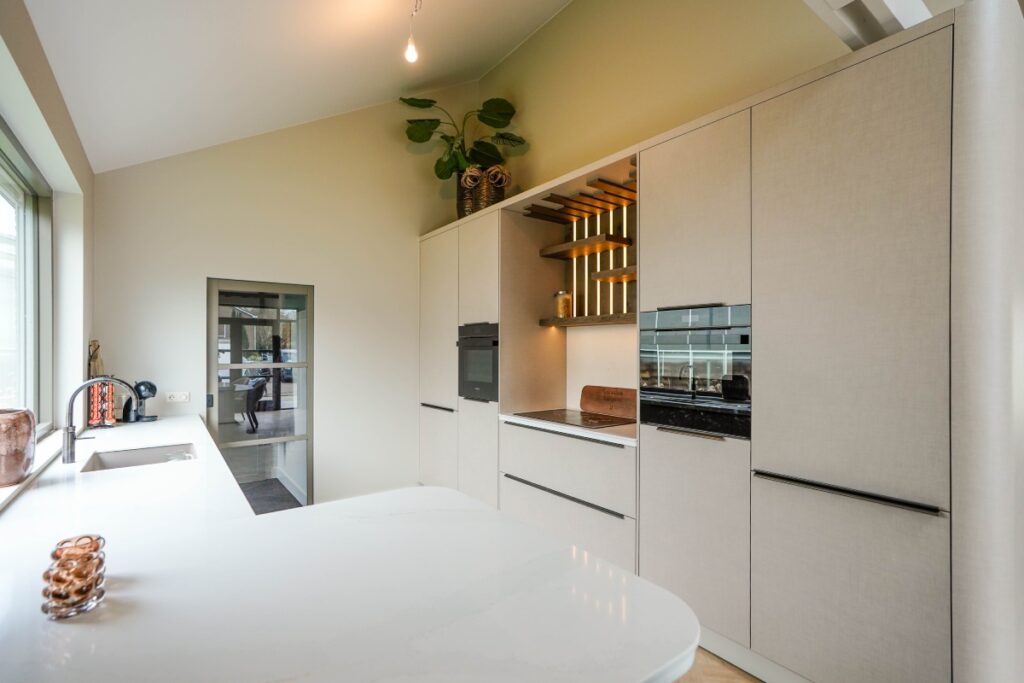 Mereno Monza keuken met bijpassend eetgedeelte