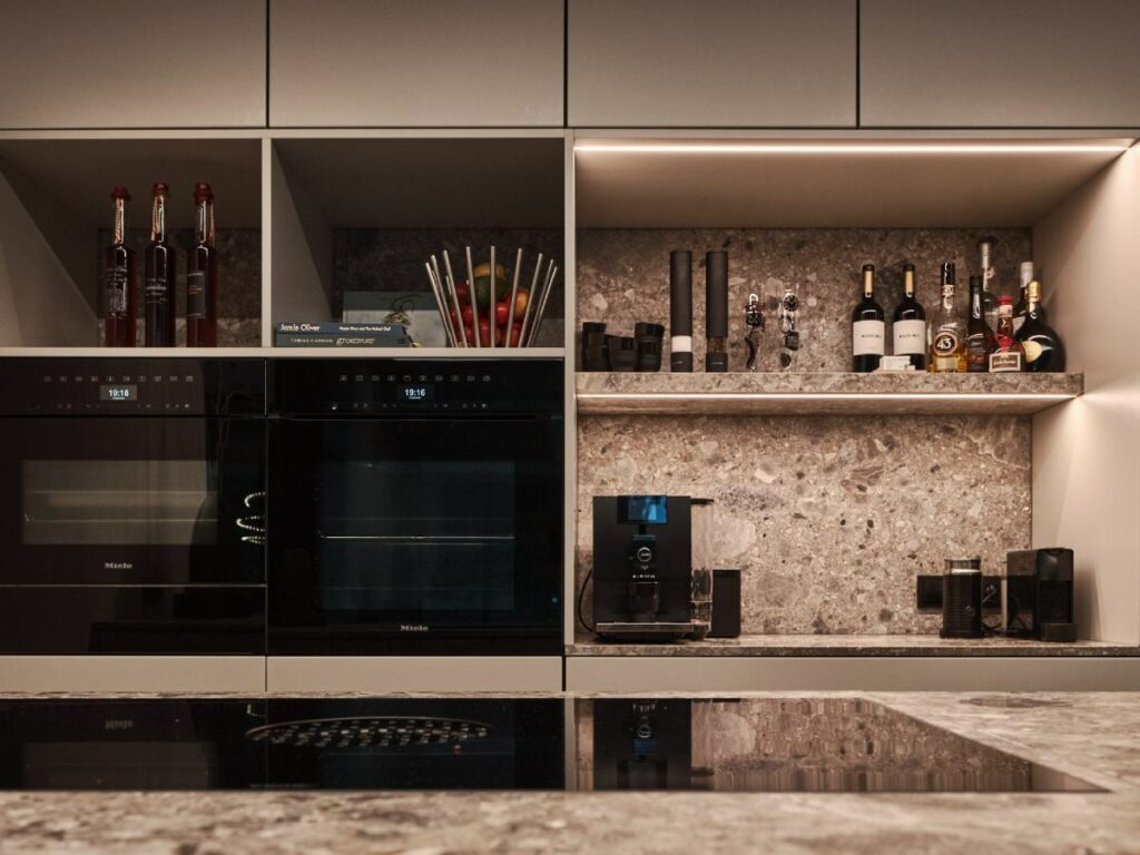 Keuken interieur van Rob Zeelen met Mereno Milano front in natuurstenen kleur