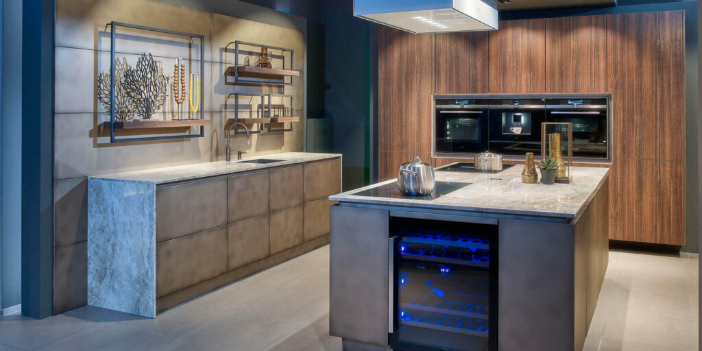 Stijlvolle showroomkeuken van Tieleman Keukens met Mereno Mantua front