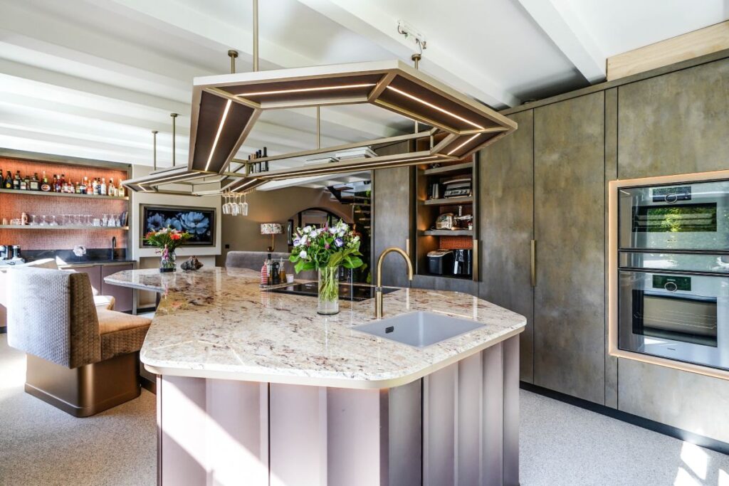 OCTA M van TK Studio: prachtige keuken in metallic kleuren