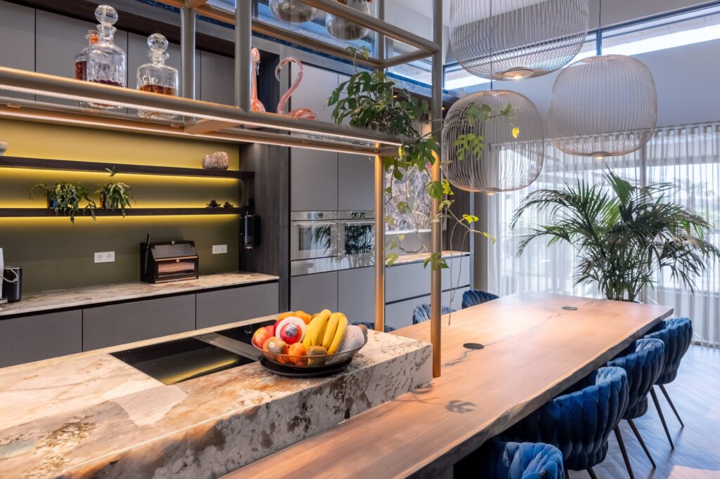 Mereno Monza maatwerkinterieur met goudaccenten